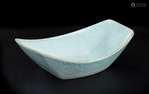 A TURQUOISE GLAZED AND SLIP DECORATED PORCELAIN INGOT-SHAPED...