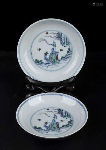 A PAIR OF DOUCAI ENAMELED PORCELAIN SMALL DISHES