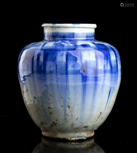 A 'BLUE AND WHITE' CERAMIC VASE