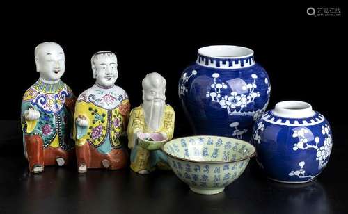 SIX PORCELAIN ITEMS