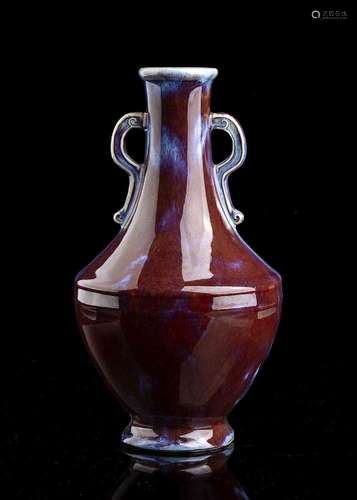 A FLAMBÉ<br />
GLAZED PORCELAIN BOTTLE VASE