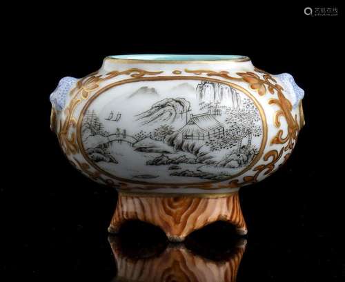 A POLYCHROME ENAMELED PORCELAIN SMALL CONTAINER