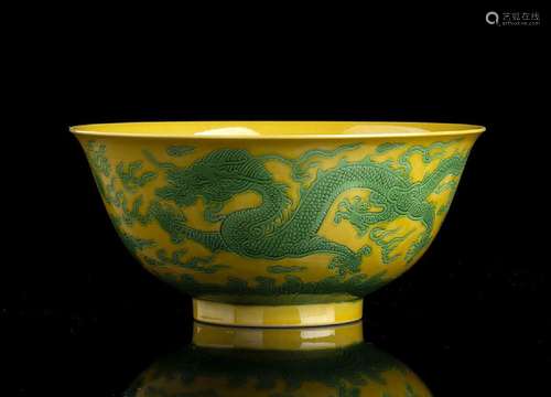 A YELLOW GROUND AND GREEN ENAMELED PORCELAIN BOWL