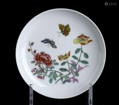 A POLYCHROME ENAMELED PORCELAIN SMALL DISH