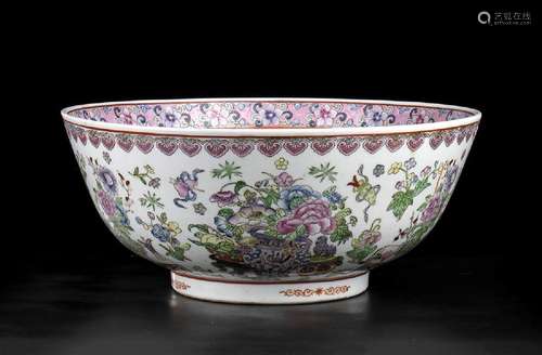 A ‘FAMILLE ROSE’ PORCELAIN LARGE BASIN