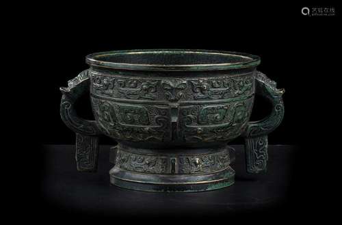 A BRONZE ARCHAIC STYLE CONTAINER