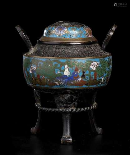 A CLOISONNÉ<br />
ENAMELED METAL TRIPOD INCENSE BURNER