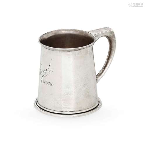 Mug. Argento fuso e sagomato. Birmingham 1914, bollo dell’ar...