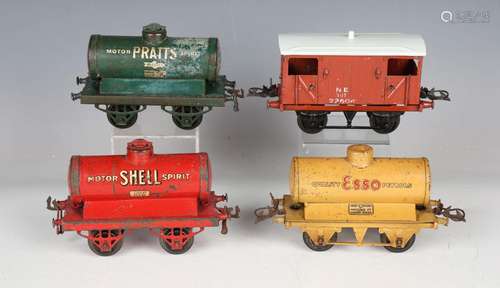 A small collection of Hornby gauge O railway items