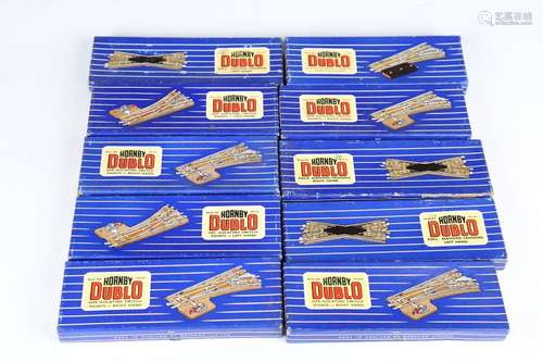 A collection of Hornby Dublo three-rail items