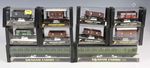 A small collection of Graham Farish gauge OO railway items