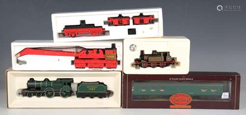 A small collection of Hornby Railways items