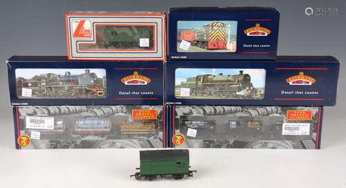 A small collection of Bachmann Branch-Line gauge O railway i...