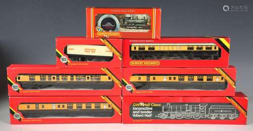 A collection of Hornby Railways gauge OO items