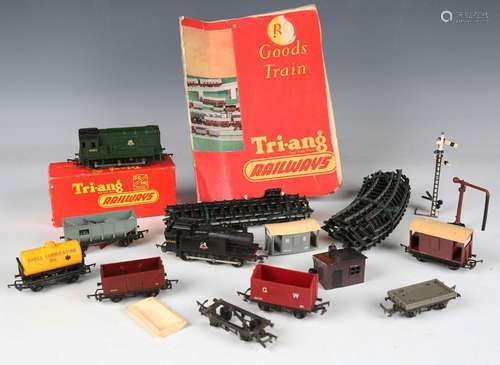 A small collection of Tri-ang gauge OO railway items