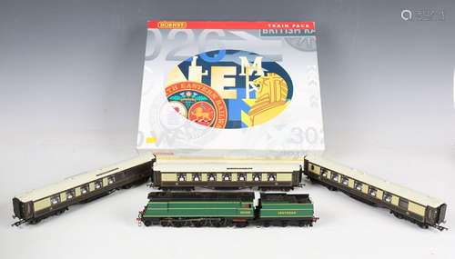 A Hornby gauge OO R.2661M The Bournemouth Belle train pack