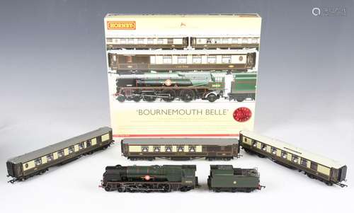 Hornby gauge OO R.2300 Bournemouth Belle train pack