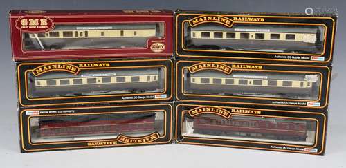 Five Mainline gauge OO coaches