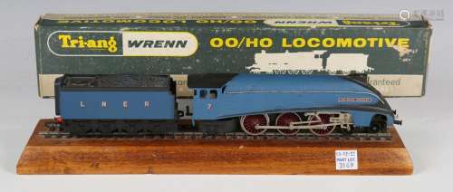 A Tri-ang Wrenn gauge OO W2212 locomotive 'Sir Nigel Gresley...