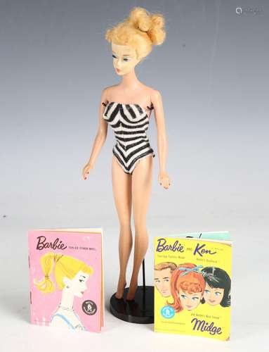 A 1960s Barbie doll fashion model set