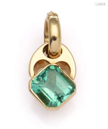 An 18k gold emerald pendant