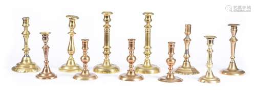 A GROUP OF VARIOUS BRASS CANDLESTICKS