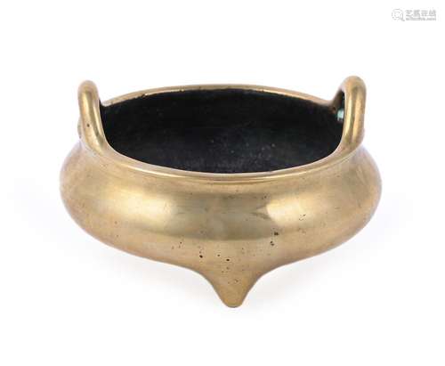 A CHINESE BRONZE TWIN-HANDLED TRIPOD CENSER