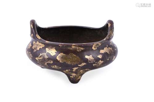 A CHINESE GOLD SPLASHED TRIPOD CENSER