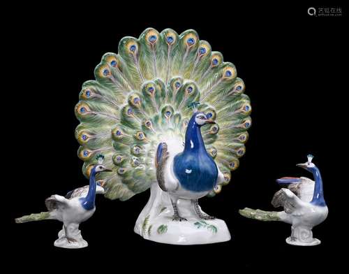 A MODERN MEISSEN MODEL OF A PEACOCK