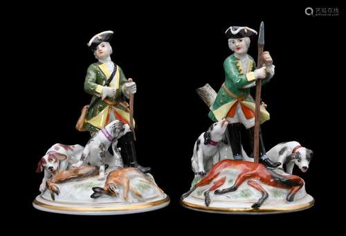 A PAIR OF MODERN MEISSEN HUNTSMEN GROUPS