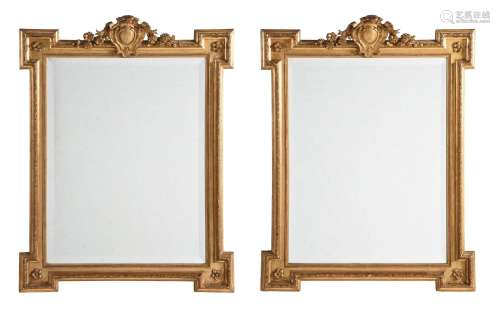 A PAIR OF GILTWOOD AND GESSO WALL MIRRORS