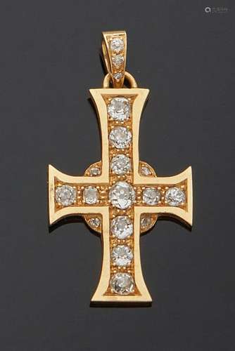 PENDENTIF croix en or jaune 750 mm sertie de diamants de tai...