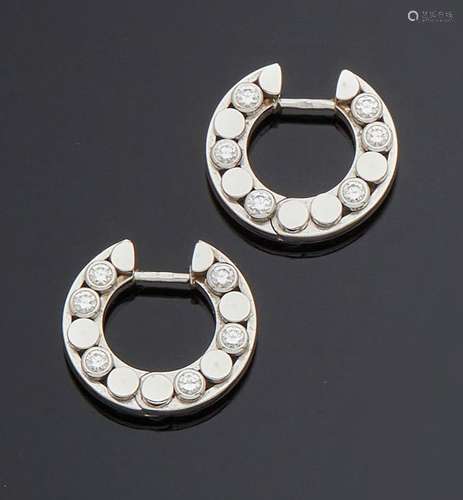 Originale paire de BOUCLES D`OREILLES dites créoles en forme...