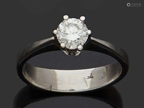 * BAGUE en or gris 750 mm sertie d`un diamant brillanté mont...