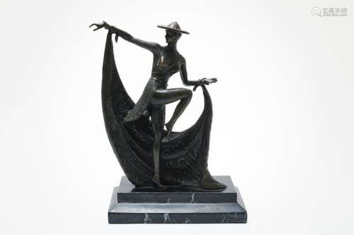 Bronzen sculptuur van danseres