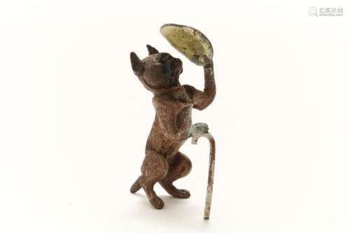 Bronzen Weense brons, pug met hoed