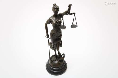 Bronzen vrouwe Justitia