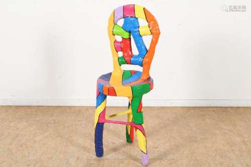 Papier mache beschilderde stoel