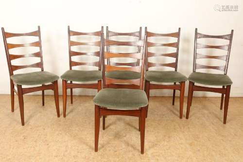 Serie van 6 teakhouten stoelen
