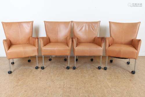 Serie van 4 stoelen met leer bekleed