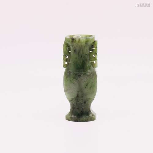 A SPINACH JADE VASE, QING DYNASTY (1644-1911)