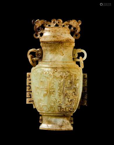 A JADE LIDDED VASE, QING DYNASTY (1644-1911)