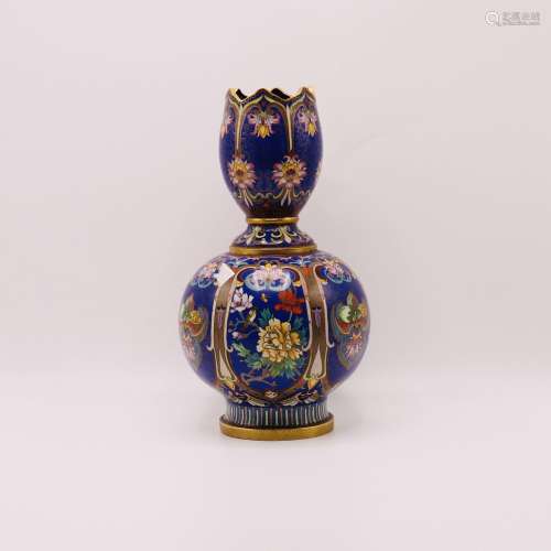 A CHINESE CLOISONNE VASE, QING DYNASTY (1644-1911)
