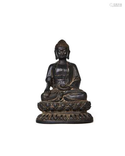 A CHINESE BRONZE FIGURE OF A SEATED BUDDHA, QING DYNASTY (16...