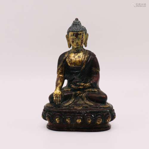 A CHINESE GILT BRONZE FIGURE OF A BUDDHA, QING DYNASTY (1644...