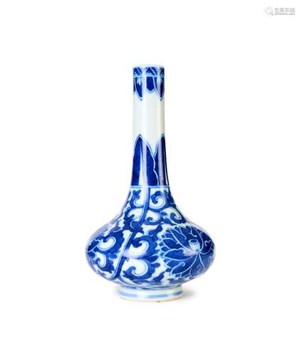 A CHINESE BLUE & WHITE VASE, QING DYNASTY (1644-1911)