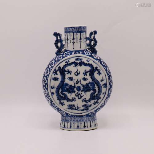 A CHINESE BLUE & WHITE DRAGON MOON FLASK, QING DYNASTY (...