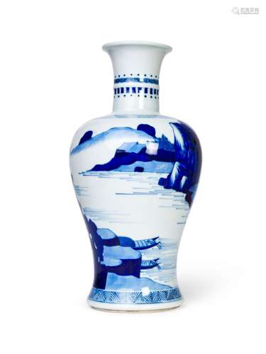 A CHINESE BLUE & WHITE VASE, QING DYNASTY (1644-1911)