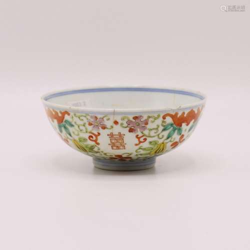 A CHINESE DOUCAI BOWL, QIANLONG MARK, QING DYNASTY (1644-191...