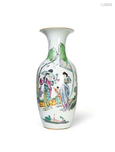 A LARGE CHINESE FAMILLE ROSE VASE, REPUBLIC PERIOD